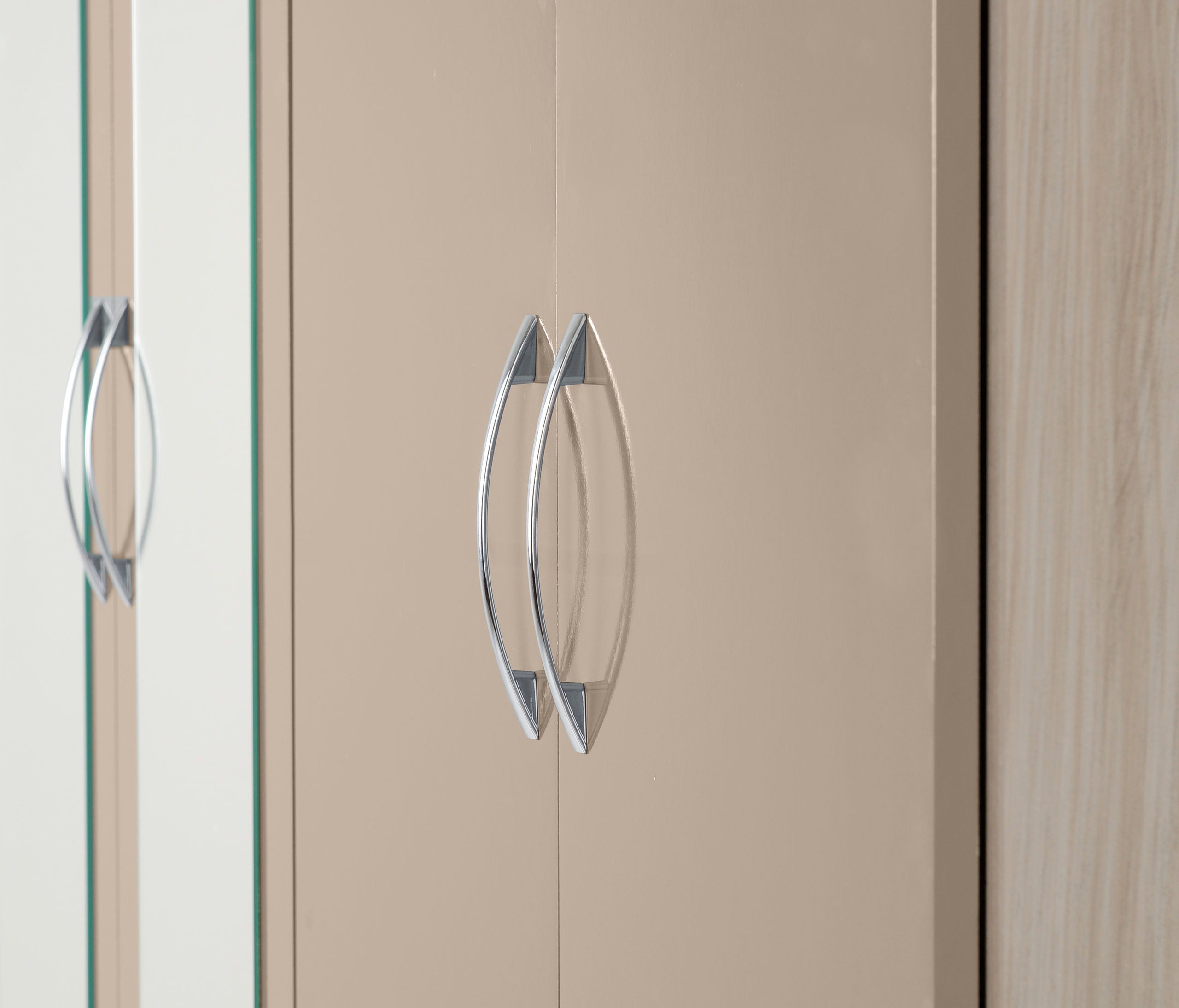 Nevada 6 Door 2 Drawer Wardrobe - Oyster Gloss/Light Oak Effect Veneer